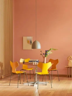 Fritz Hansen Spisebordsstole<3130 Grand Prix stol lakeret af Arne Jacobsen