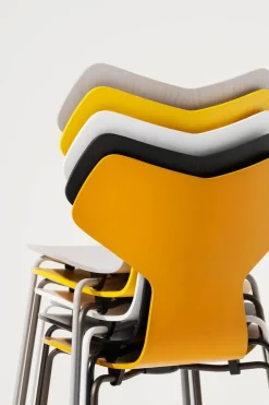 Fritz Hansen Spisebordsstole<3130 Grand Prix stol lakeret af Arne Jacobsen