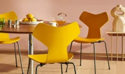 Fritz Hansen Spisebordsstole<3130 Grand Prix stol lakeret af Arne Jacobsen