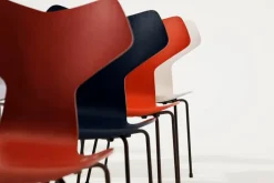 Fritz Hansen Spisebordsstole<3130 Grand Prix stol lakeret af Arne Jacobsen