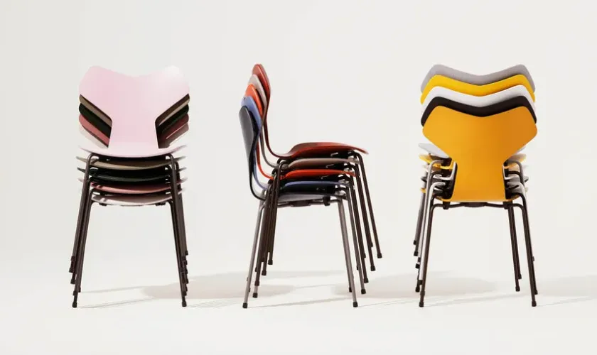 Fritz Hansen Spisebordsstole<3130 Grand Prix stol lakeret af Arne Jacobsen