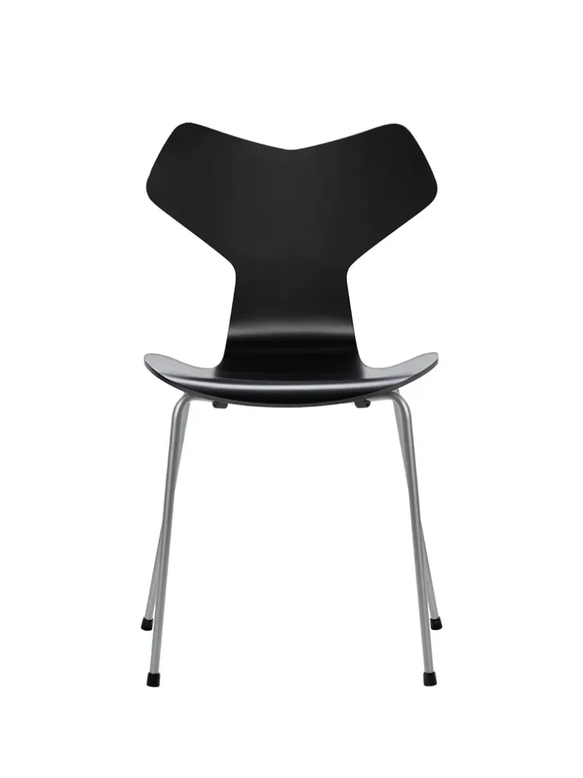 Fritz Hansen Spisebordsstole<3130 Grand Prix stol lakeret af Arne Jacobsen