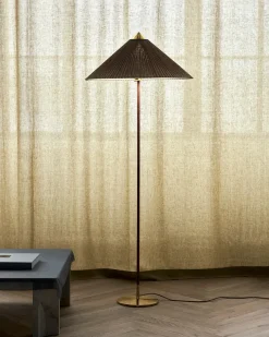 GUBI Gulvlamper|Spots<9602 Gulvlampe i Bambus fra