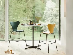 Børn Fritz Hansen Børnestole<3177 Junior Højstol, farvet ask af Arne Jacobsen