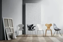 Fritz Hansen Spisebordsstole<3208 Liljen med armlæn af Arne Jacobsen