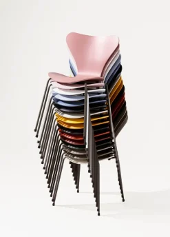 Fritz Hansen Spisebordsstole<3107 Serie 7 stol i farvet ask af Arne Jacobsen