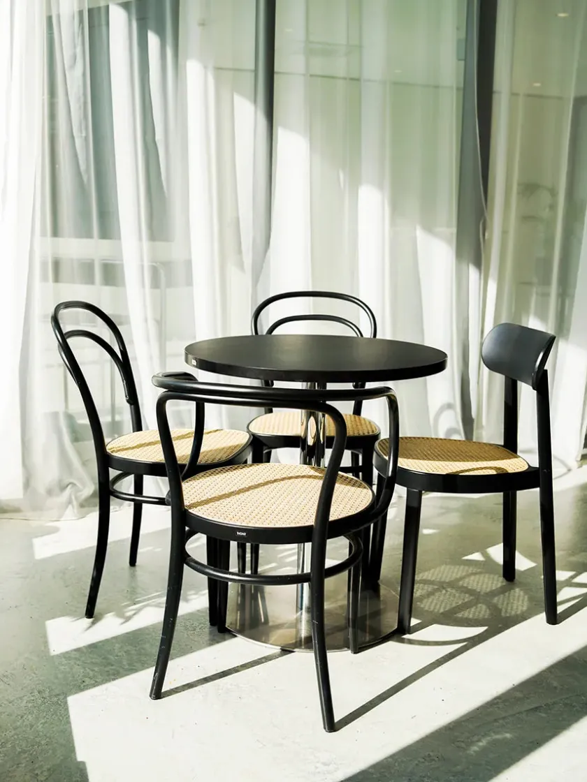 Thonet Spisebordsstole<214 Spisestol, sort fra