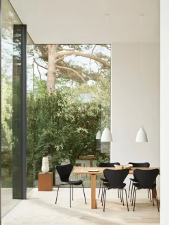 Fritz Hansen Spisebordsstole<3107 stol, fuldpolstret Essential læder valnød/sort stel af Arne Jacobsen