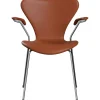 Fritz Hansen Spisebordsstole<3207 stol m/armlæn, fuldpolstret Soft læder cognac/krom stel af Arne Jacobsen