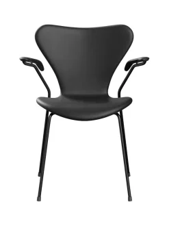 Fritz Hansen Spisebordsstole<3207 stol m/armlæn, fuldpolstret Essential læder valnød/sort stel af Arne Jacobsen