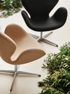 Fritz Hansen Lænestole<3320 Svanen i stof (prisgruppe 2) af Arne Jacobsen