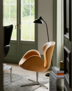 Fritz Hansen Lænestole<3320 Svanen i stof (prisgruppe 1) af Arne Jacobsen