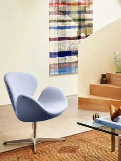 Fritz Hansen Lænestole<3320 Svanen i stof (prisgruppe 1) af Arne Jacobsen