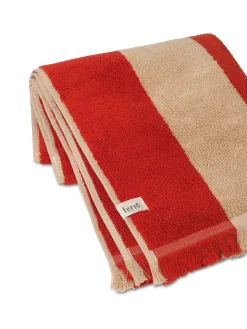 Ferm Living Badeværelsestekstiler<Alee Bath Towel, light camel/red fra