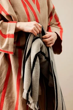 Ferm Living Badeværelsestekstiler<Alee Bath Towel, sand/black fra