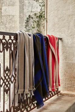 Ferm Living Badeværelsestekstiler<Alee Beach Towel, sand/black fra