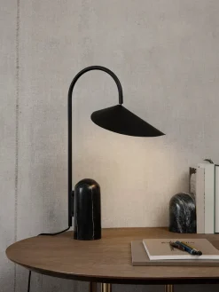 Ferm Living Spots<Arum bordlampe fra
