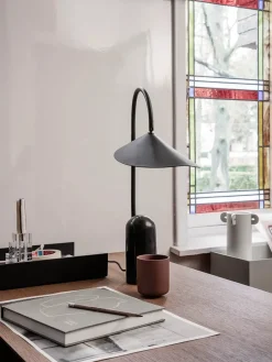 Ferm Living Spots<Arum bordlampe fra