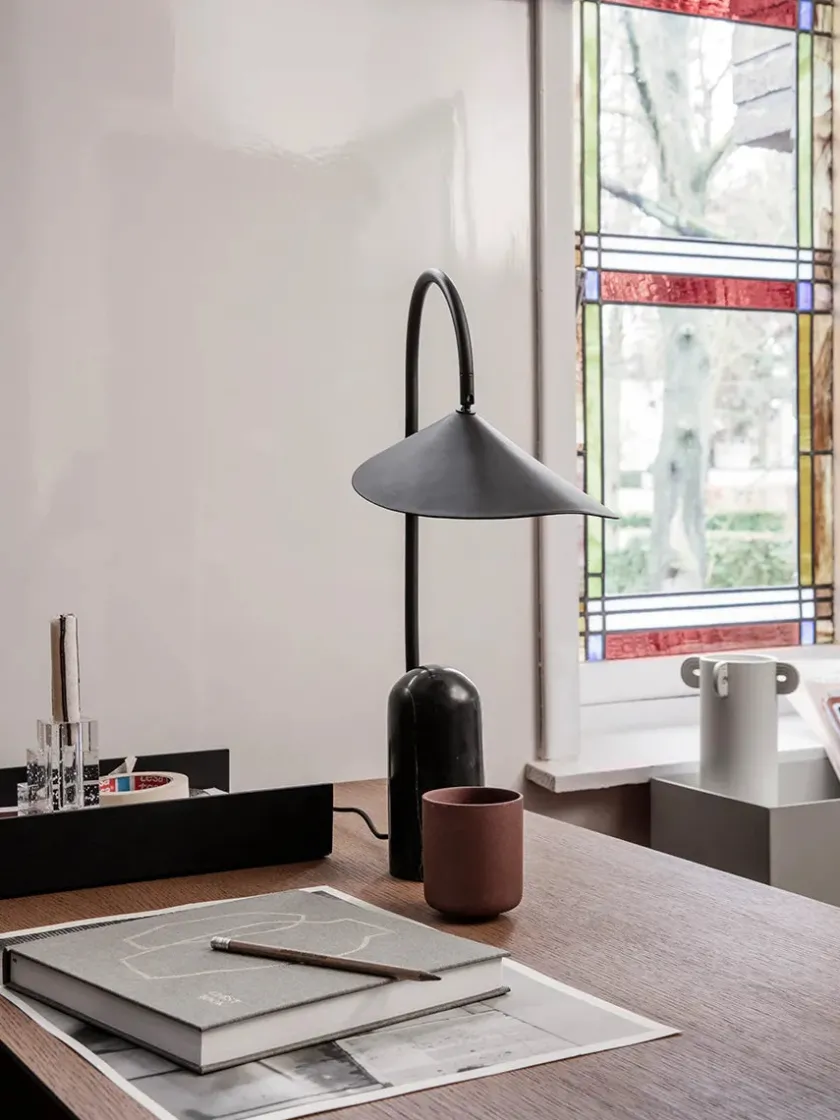 Ferm Living Spots<Arum bordlampe fra