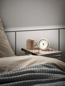 Arne Jacobsen Clocks Gaver Til Ham<Bankers Bordur, sort af Arne Jacobsen