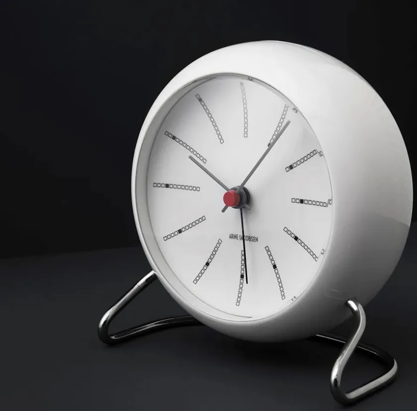 Arne Jacobsen Clocks Gaver Til Ham<Bankers Bordur, sort af Arne Jacobsen