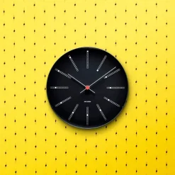 Arne Jacobsen Clocks Gaver Til Ham|Vægure<Bankers club vægur af Arne Jacobsen i sort (Ø: 29)