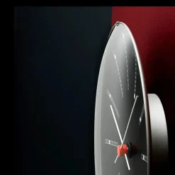Arne Jacobsen Clocks Gaver Til Ham|Vægure<Bankers club vægur af Arne Jacobsen i sort (Ø: 29)