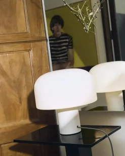 Flos Spots<Bellhop Glass Table Lamp fra