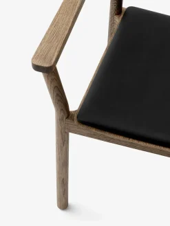 &Tradition Spisebordsstole<Betty TK11 Spisebordsstol, sortlakeret eg/sort læder fra