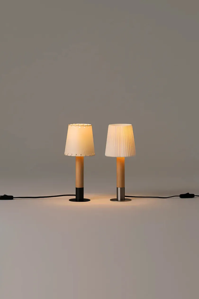 Santa & Cole Spots<Básica M2 Bordlampe fra Santa and Cole