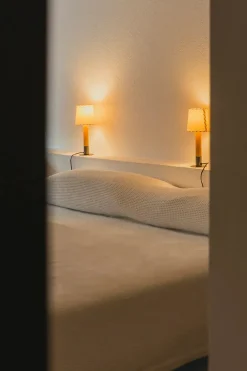 Santa & Cole Spots<Básica Mínima Bordlampe fra Santa and Cole