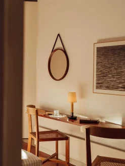 Santa & Cole Spots<Básica Mínima Bordlampe fra Santa and Cole