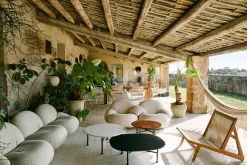 GUBI Sofaborde<Carmel Coffee Table, midnight black i 87,5 x 70 cm fra