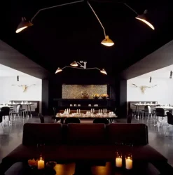 Editions Serge Mouille Spots<Ceiling Lamp w/3 Rotating Arms af Serge Mouille