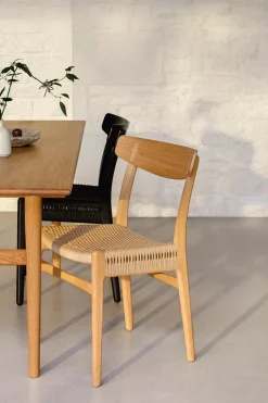 Carl Hansen & Søn Spisebordsstole<CH23 Spisestol, eg hvidolie af Hans J. Wegner