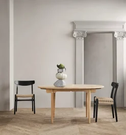 Carl Hansen & Søn Spisebordsstole<CH23 Spisestol, valnød olie med sort flet af Hans J. Wegner