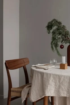 Carl Hansen & Søn Spisebordsstole<CH23 Spisestol, valnød olie med sort flet af Hans J. Wegner
