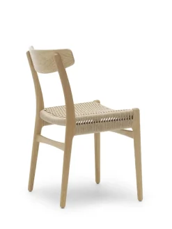 Carl Hansen & Søn Spisebordsstole<CH23 Spisestol, valnød olie med sort flet af Hans J. Wegner