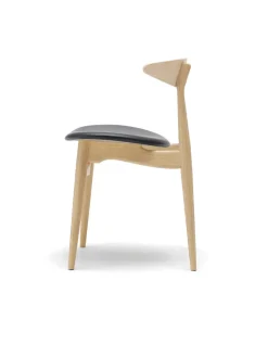 Carl Hansen & Søn Spisebordsstole<CH33 Stol, sæbebehandlet eg/sort læder af Hans J. Wegner