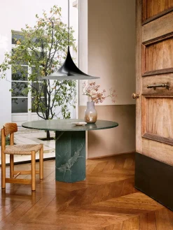 GUBI Spisebordsstole<Daumiller Side Chair, golden pine fra