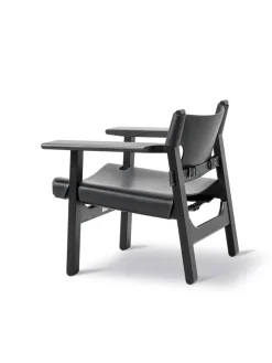Fredericia Furniture Lænestole<Den Spanske Stol i mørkebrun læder, eg sæbe af Børge Mogensen