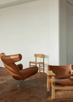 Fredericia Furniture Lænestole<Den Spanske Stol i naturfarvet læder, eg sæbe af Børge Mogensen