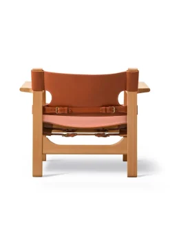 Fredericia Furniture Lænestole<Den Spanske Stol i sort læder, eg sæbe af Børge Mogensen