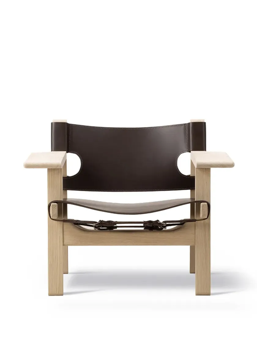 Fredericia Furniture Lænestole<Den Spanske Stol i sort læder, eg sæbe af Børge Mogensen