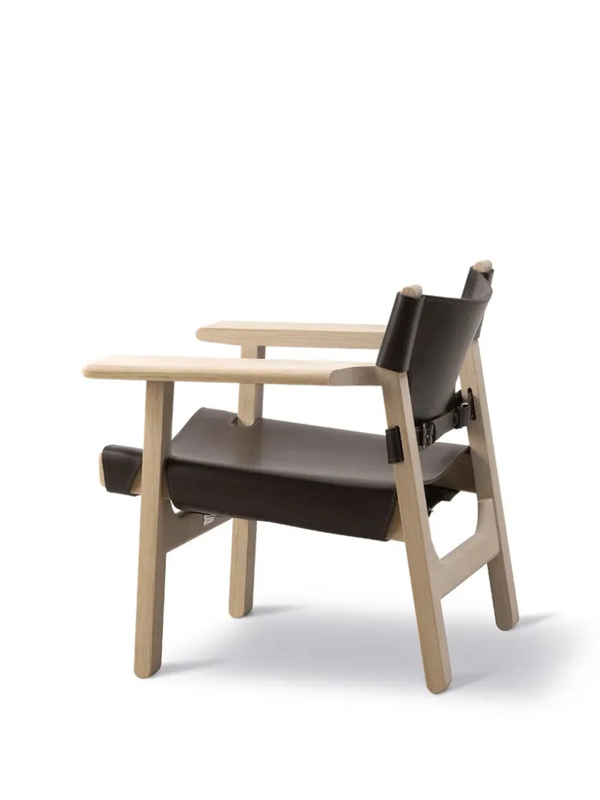 Fredericia Furniture Lænestole<Den Spanske Stol i sort læder, eg sæbe af Børge Mogensen
