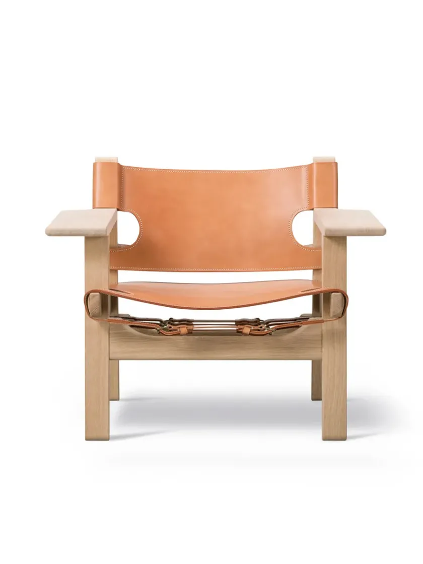 Fredericia Furniture Lænestole<Den Spanske Stol i sort læder, eg sæbe af Børge Mogensen