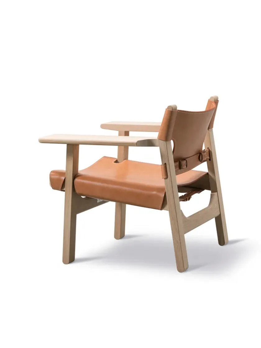 Fredericia Furniture Lænestole<Den Spanske Stol i sort læder, eg sæbe af Børge Mogensen