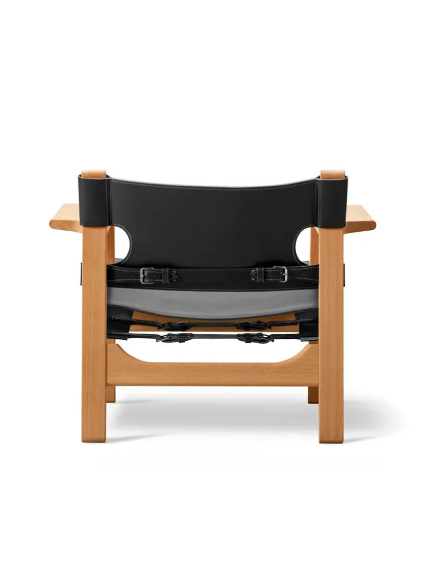 Fredericia Furniture Lænestole<Den Spanske Stol i sort læder, eg sæbe af Børge Mogensen