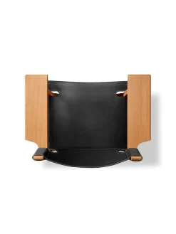 Fredericia Furniture Lænestole<Den Spanske Stol i sort læder, eg sæbe af Børge Mogensen
