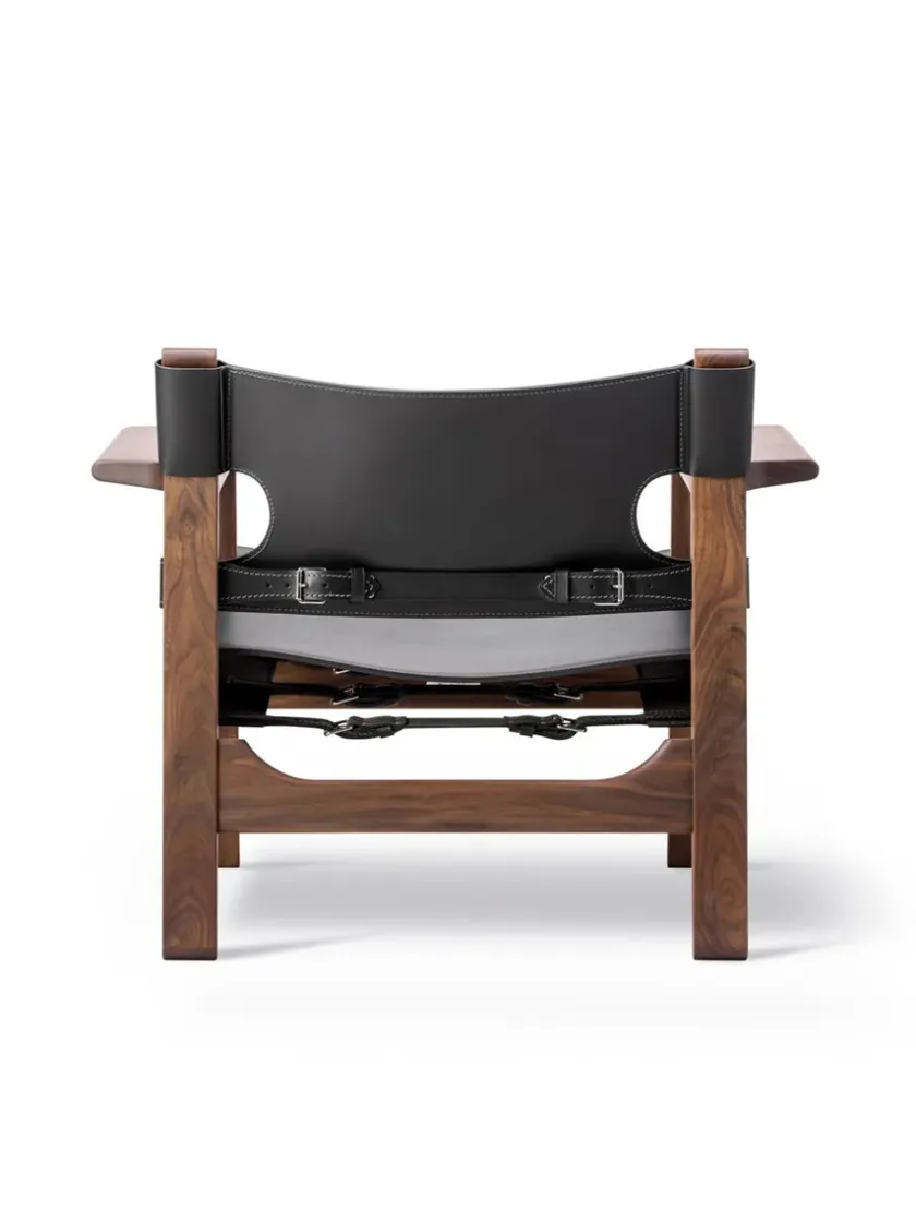 Fredericia Furniture Lænestole<Den Spanske Stol i sort læder, eg sæbe af Børge Mogensen